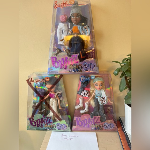 New In Box, 20th Anniversary Bratz Dolls - Picture 1 of 2